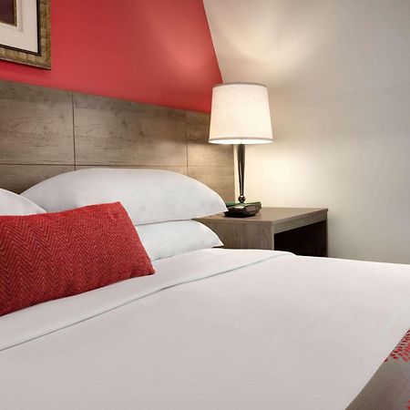 Ramada By Wyndham Oakland Downtown City Center Екстериор снимка