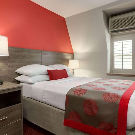 Ramada By Wyndham Oakland Downtown City Center Екстериор снимка