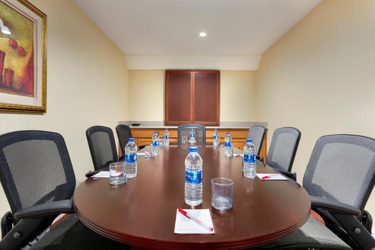 Ramada By Wyndham Oakland Downtown City Center Екстериор снимка
