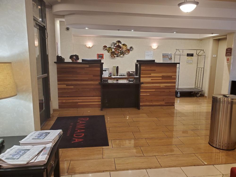Ramada By Wyndham Oakland Downtown City Center Екстериор снимка