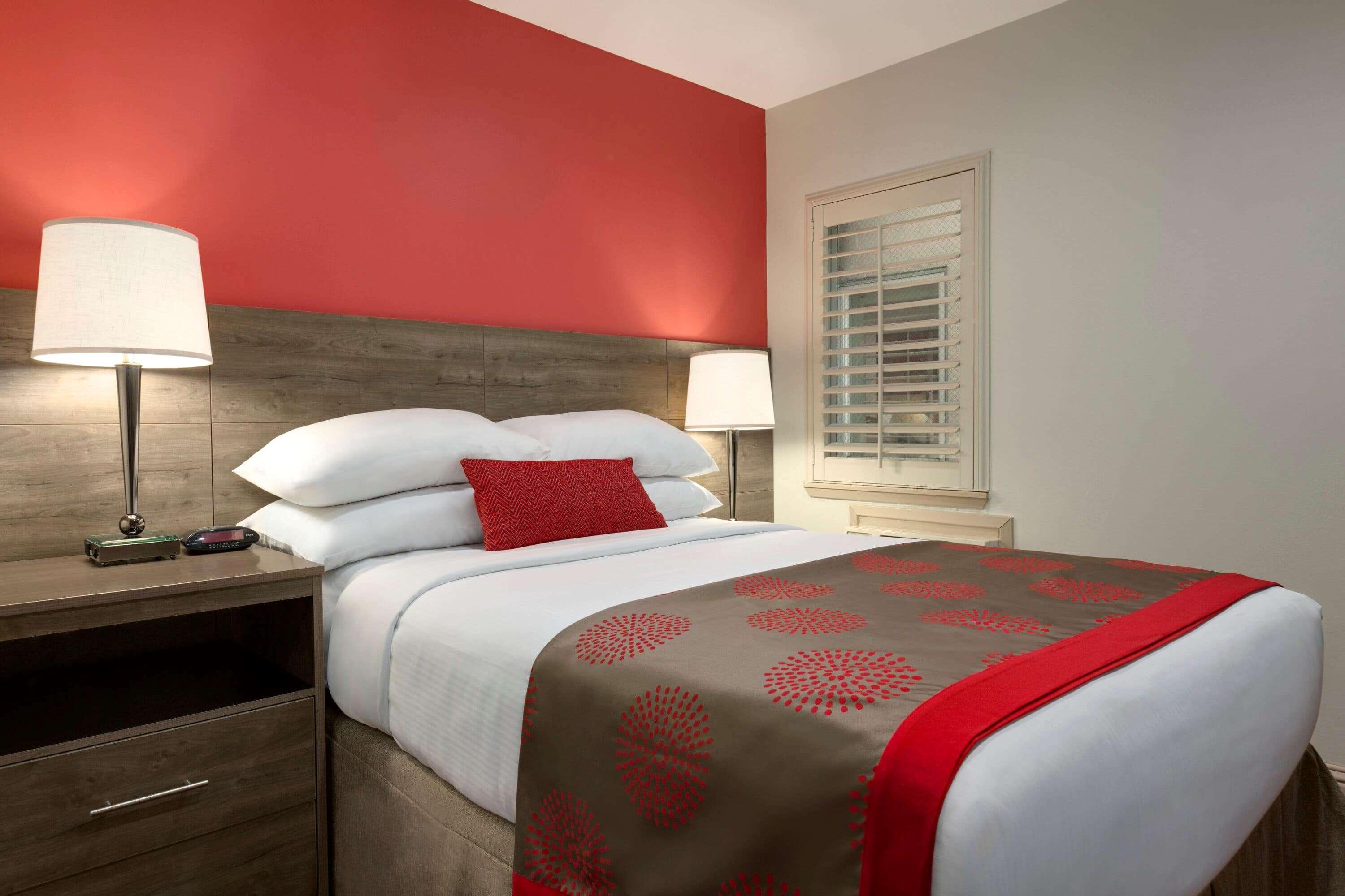 Ramada By Wyndham Oakland Downtown City Center Екстериор снимка