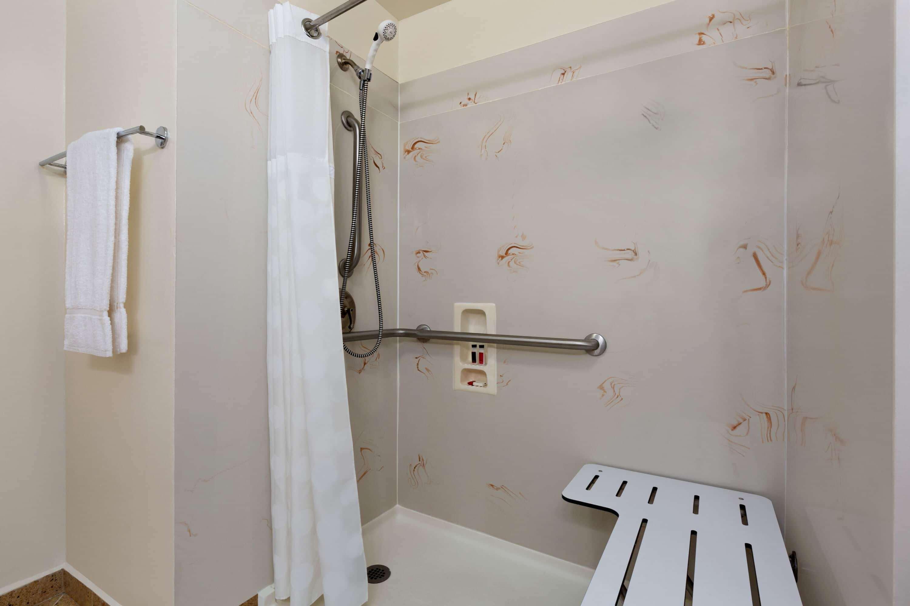 Ramada By Wyndham Oakland Downtown City Center Екстериор снимка