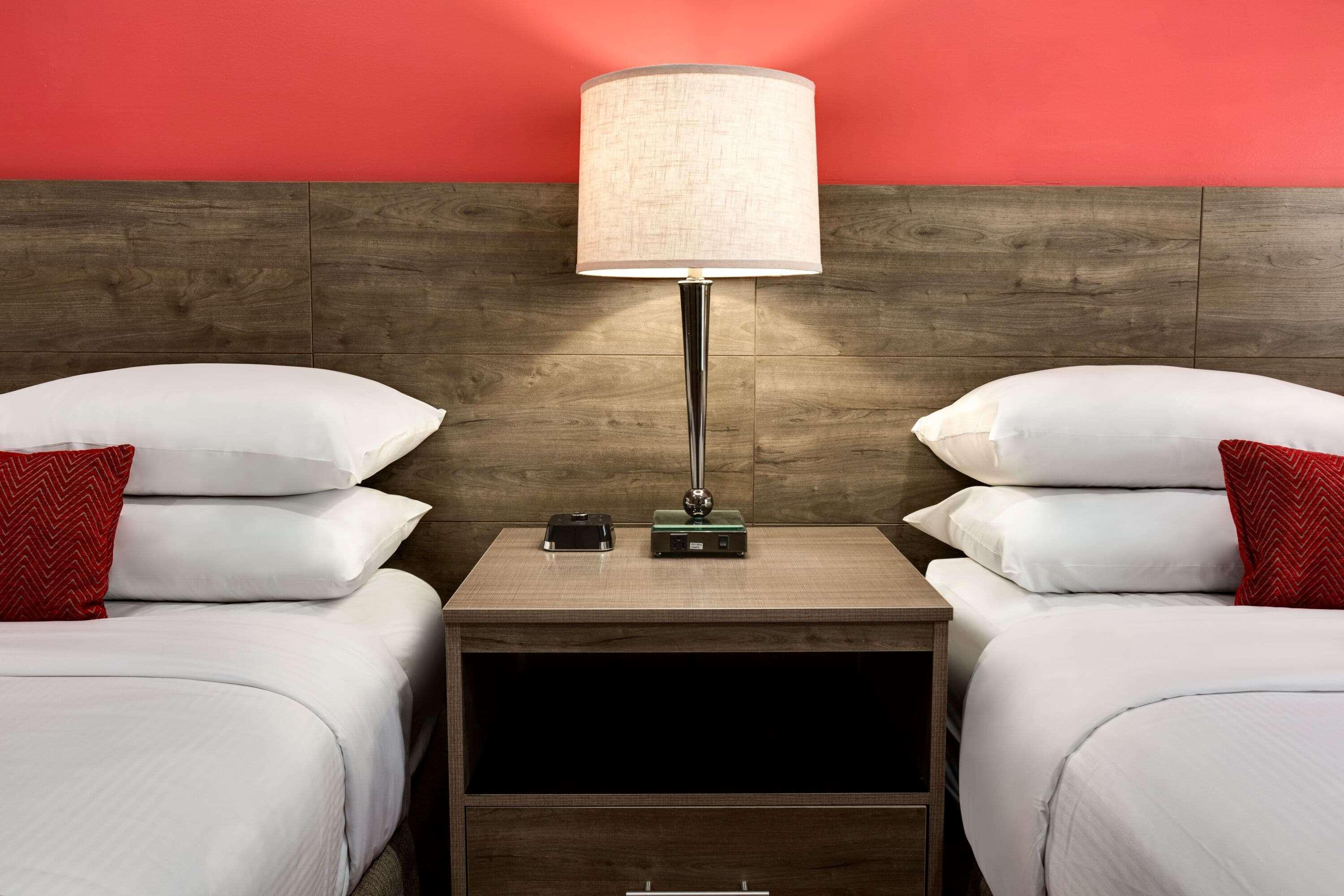 Ramada By Wyndham Oakland Downtown City Center Екстериор снимка