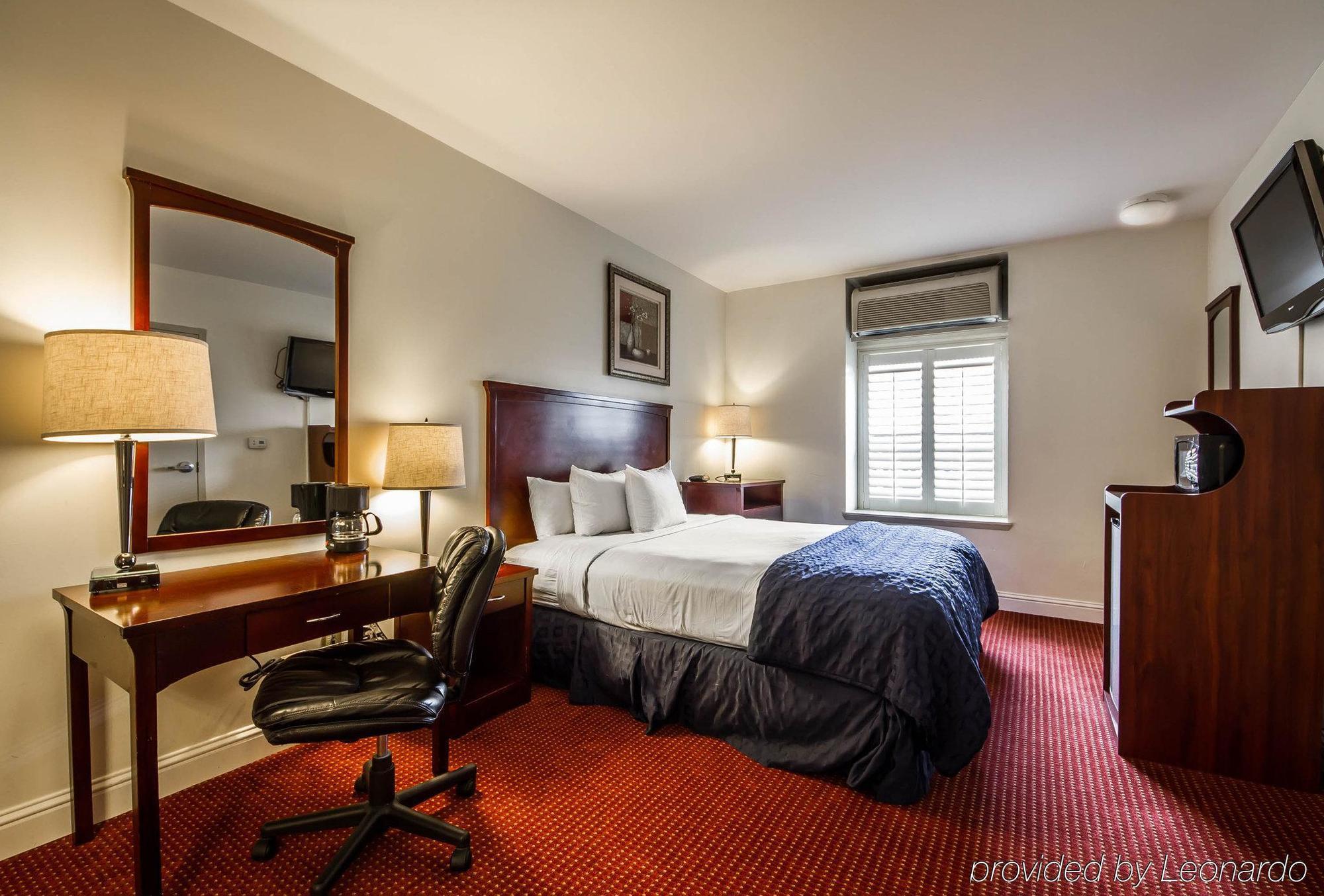 Ramada By Wyndham Oakland Downtown City Center Екстериор снимка