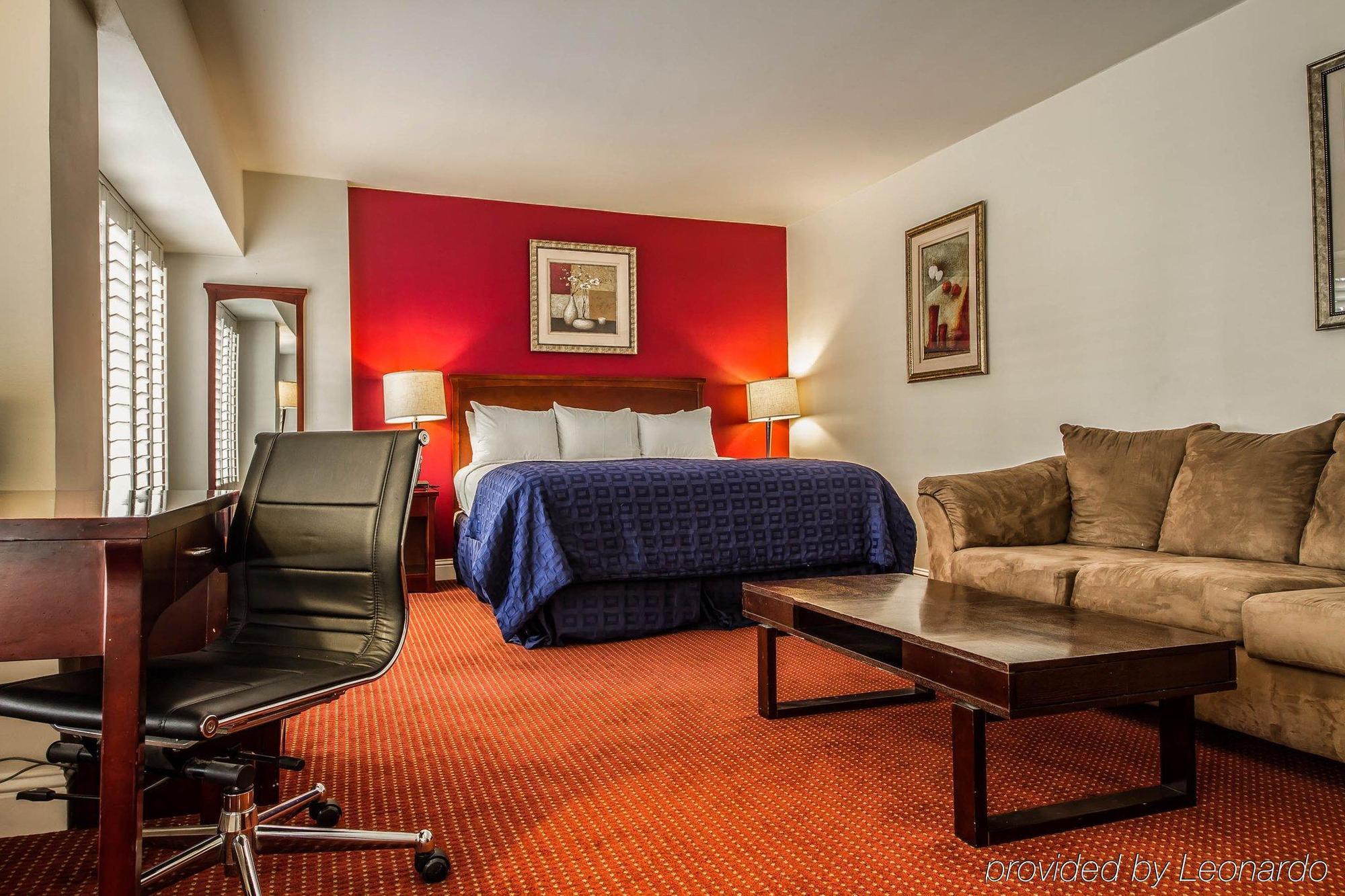Ramada By Wyndham Oakland Downtown City Center Екстериор снимка