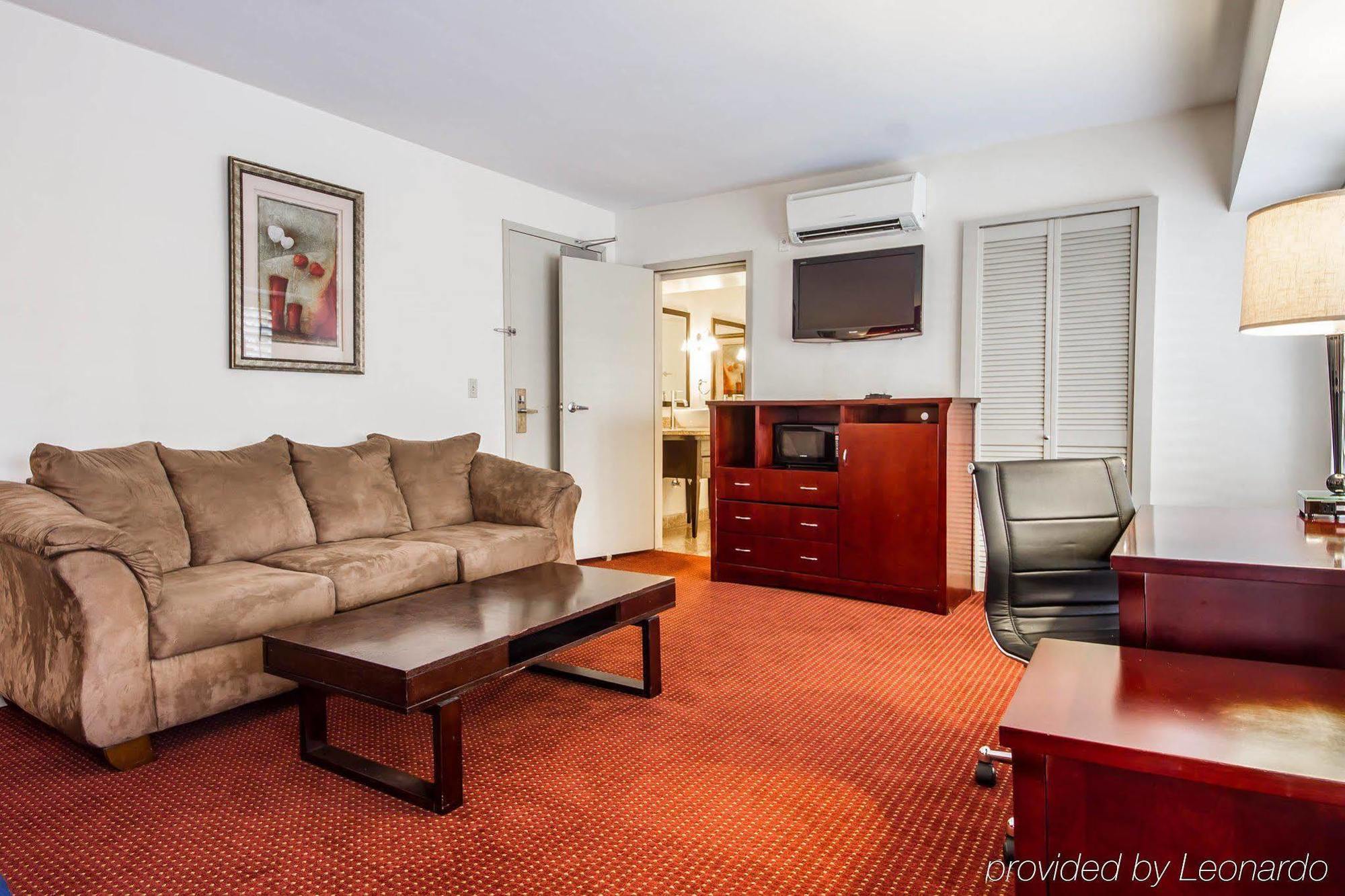 Ramada By Wyndham Oakland Downtown City Center Екстериор снимка
